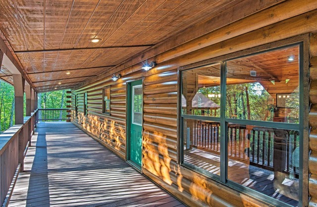 Private Cabin on 25acres w/ Huge Grilling Pavilion