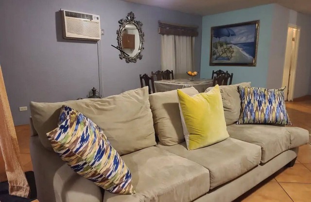 PRIVATE, COMFORTABLE & SPACIOUS! NEAR THE MARINA, BEACHES & DOWNTOWN! CONDO 302