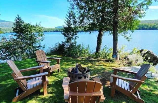 Private & Cozy lakeside cabin with A+ lake views