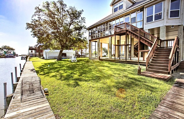 ‘Reelin & Dealin 'New Orleans Waterfront Home