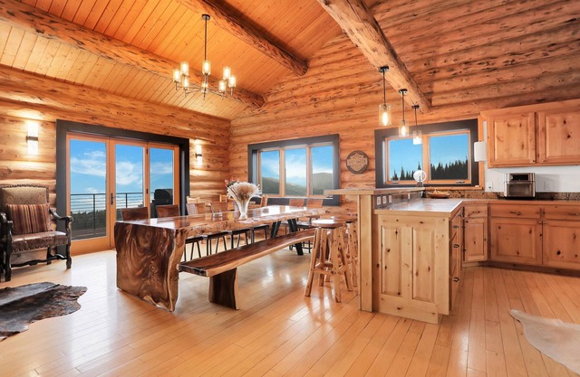 Private Estate on 10 acres w/ pond & panoramic views | Hot Tub | Sauna