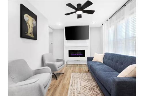 Private Fenced Yard - Fireplace - Free Parking