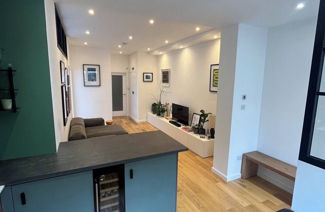 Private flat in Barnes, London