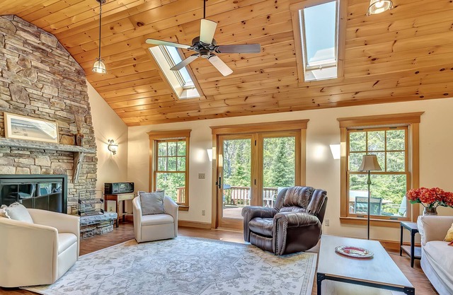 Private House in wooded area in Boothbay Center