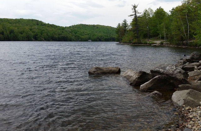 Acceso privado al lago en Howard Pond