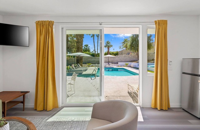 Private oasis with 5 bedrooms!