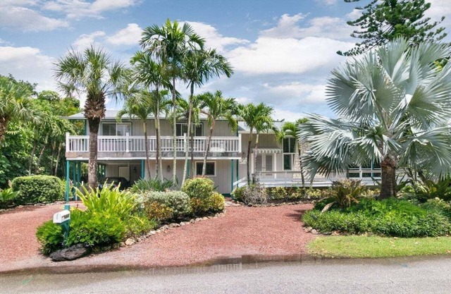 Private pool home 4 minutes from Longboat Key Beaches