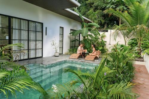 Private Pool Oasis in a Tropical Boutique Villa