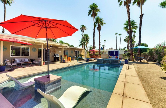 ¡NUEVO! Palm Springs Paradise w / Pool & Putting Green!