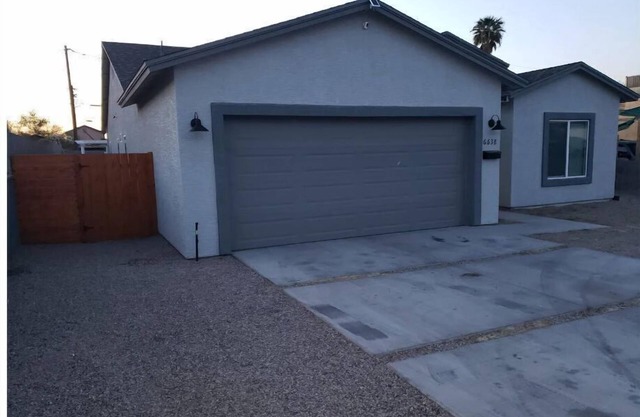 Private & Quiet Bedroom In The in S. Phoenix