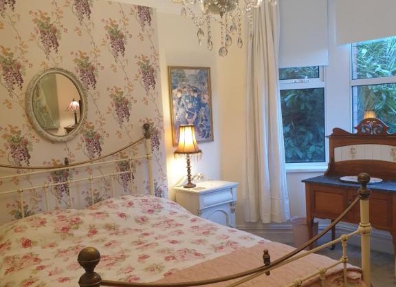 Private room near Roath Lake/Park