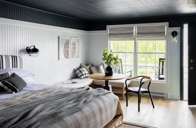 Private Room with King Bed for Coastal Getaways | Dog-Friendly | Oceanside