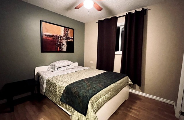 Private Rooms Close to NAIT Kingsway Mall/ Downtown