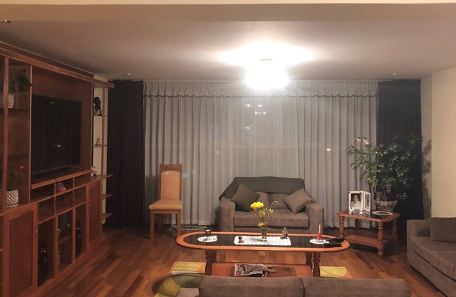 Habitaciones privadas en apartamento tranquilo.