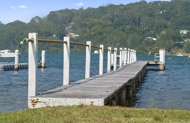 Private Sands - Nestled in one of the most envious waterfront positions on the exclusive waterfront strip of Wagstaffe, is this sublime waterfront haven with a north east aspect. Unrivalled waterfront facilities including a private sandy beach, mooring...