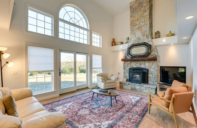 Private spacious home on MDI-New !!!