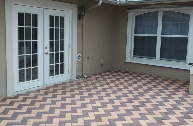 Estudio privado en Vero Beach con vista al jardín