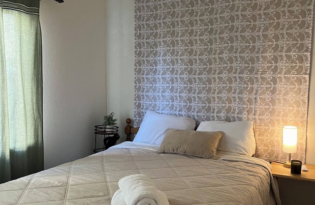 PRIVATE SUITE & THE LOFT en-suite bathroom, fridge, microwave, airfry, coffee!