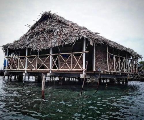 Private Traditional Hut on the water with 2 rooms