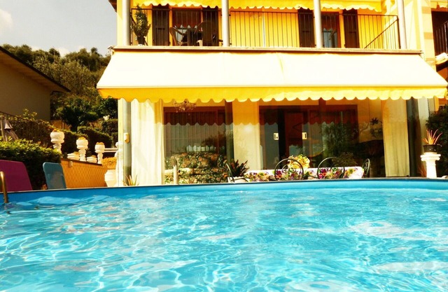Casa de vacaciones con WIFI, bañera de hidromasaje, piscina, A/C, TV, terraza