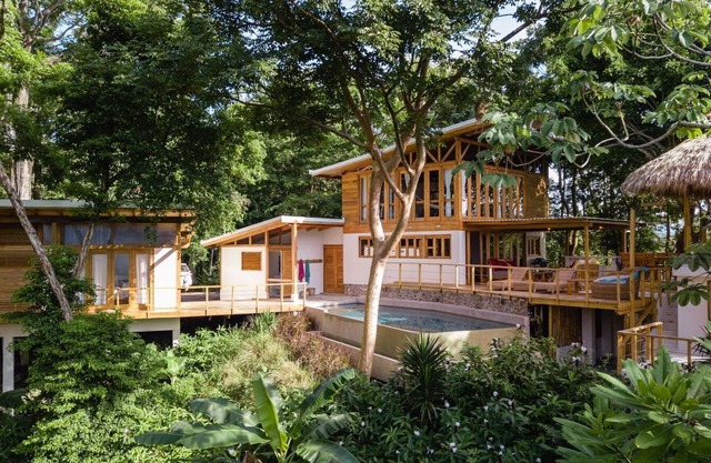 Nueva casa con vista a la playa / jungla. 4 dormitorios / 4 baños y piscina infinita. Duerme 8