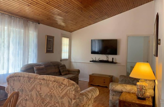 Private Waterfront 5 Acre Property, Fishing, Kayaks, Private Trail