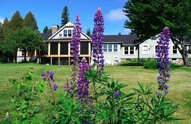 Paseo marítimo privado con hermosas vistas del lago Rangeley