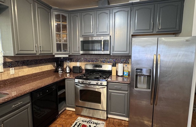 PrivateLuxury/BRAND NEW APT/FREE WIFI/CLOSE TO NYC/FREE PARKING/3BED/2BATHS