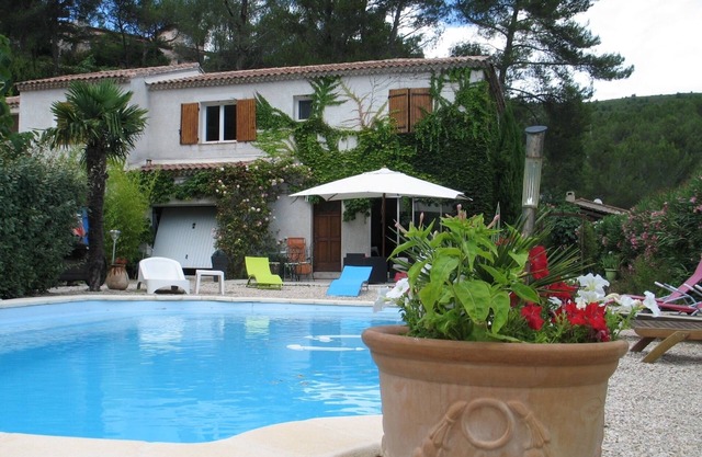 CERCA DE CASSIS S / MER VILLA T4. PISCINA PRIVADA CLIM-PROMO