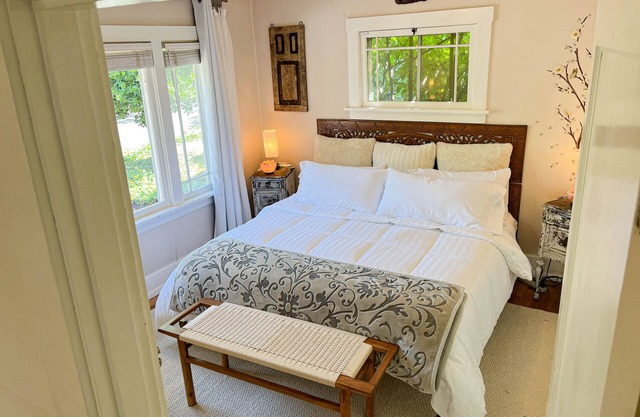 Proctor District SanctuaryJacuzzi and Sauna + Cafe Appliances. Ruston Way close!