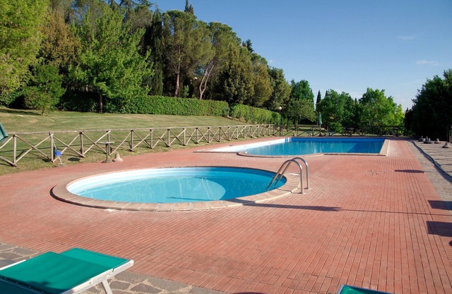 Leccino-Le Gorghe di Valmarino Residencia en Umbría a 5 km de Perugia Piscina y WIFI