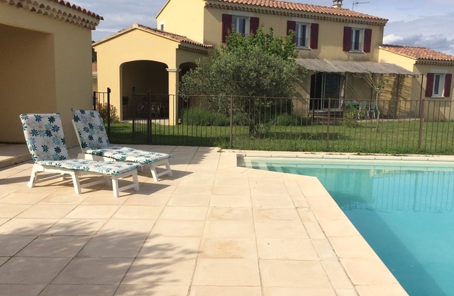 Casa de campo provenzal con piscina privada, hermosa vista