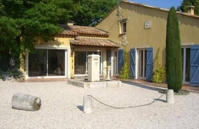 Villa provenzal con gran piscina, zona tranquila sin vecinos en Fuveau