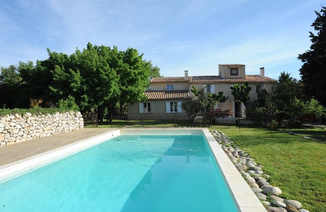 Villa provenzal con piscina y vista de la Sainte Victoire