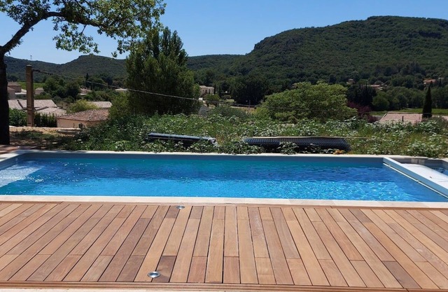 Provence/ Avignon/ Uzès villa with view, air-conditioned, private and secure swimming pool