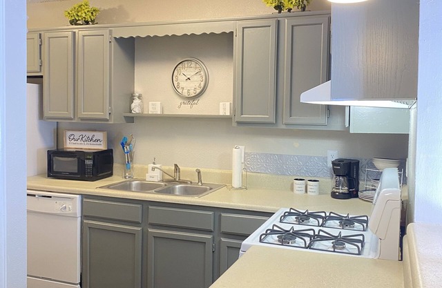Providing Elegant homes for travel professionals .