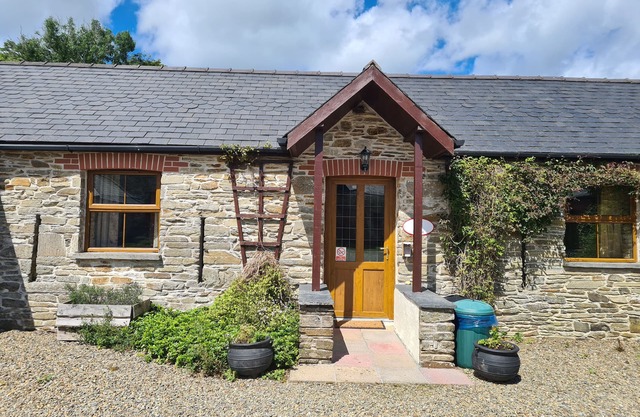 CASA PUFFIN, admite mascotas, con piscina en Llanboidy, Ref 924599