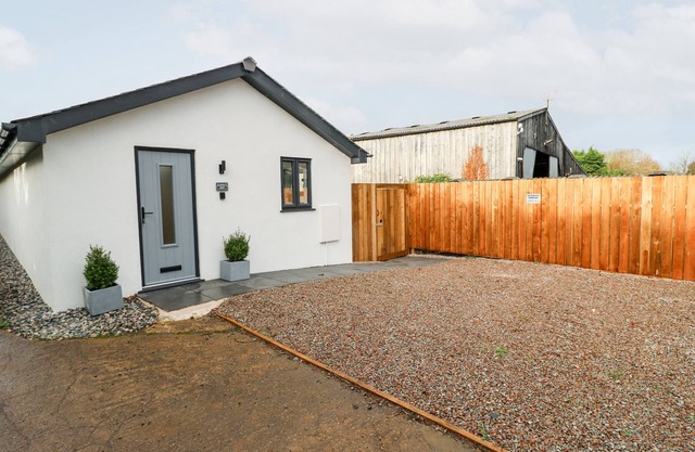 PUFFINS REST, pet friendly, with a garden in Goldsithney