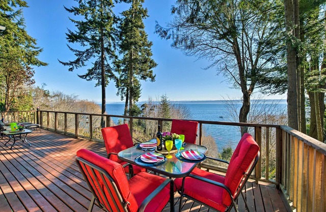 Waterfront Kingston House con cubierta + playa privada!
