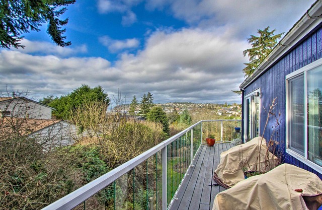 Puget Sound Home w/ Beautiful Yard & Deck!
