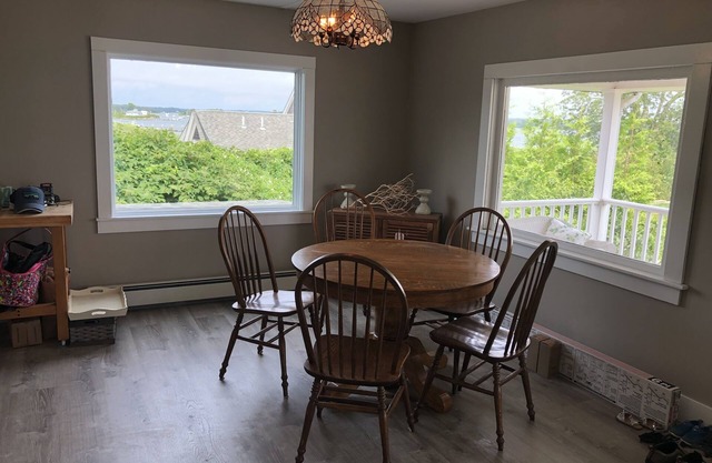 Quaint cottage in Snug Harbor with water views/rights!