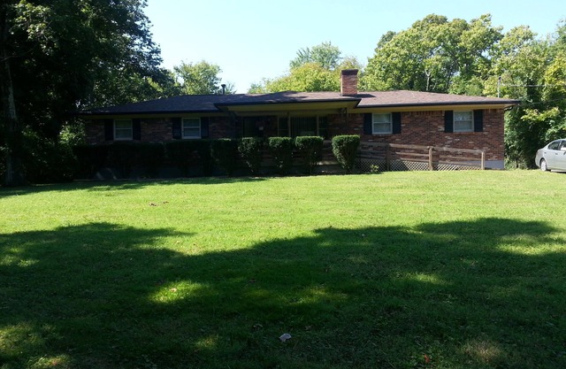 Quaint & Cozy 4 Bedroom Home -2car garage adjunto.