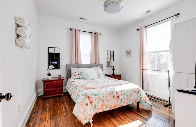 Quaint Escape for 2 Near Richmond Battlefield Park