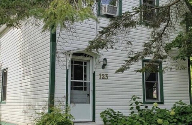 Quaint Home on Shier