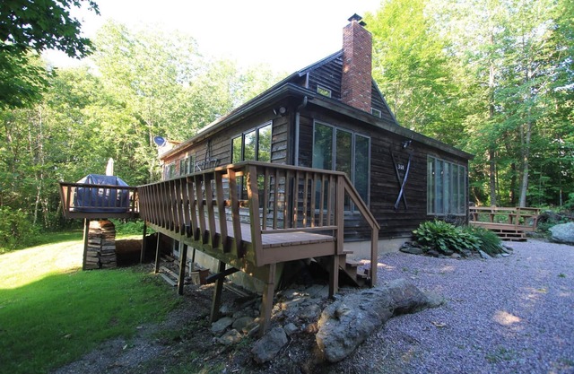 Quaint Stowe Vermont Cabin