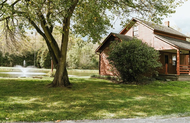 Quaint Winesburg Cottage w/ Porch & Pond!