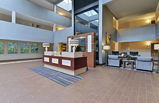 Quality Suites Nashville Airport