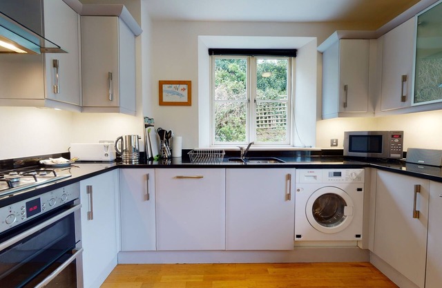 Spacious three bedroom Cotswolds Home-Quarry Cottage
