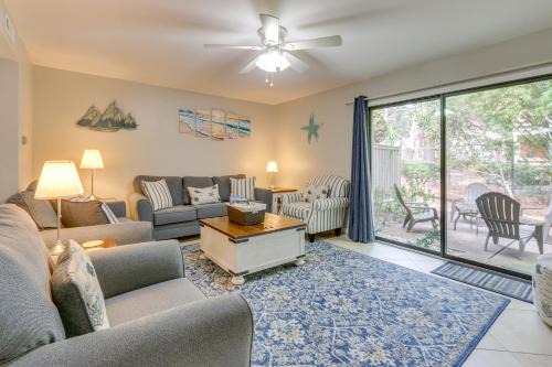 quarter Mi to Ocean Beach Pebble Townhome with Patio