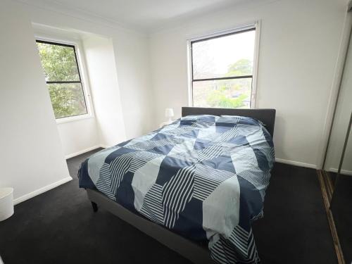 Queen Room in Two Story House with Swimming Pool - SW3